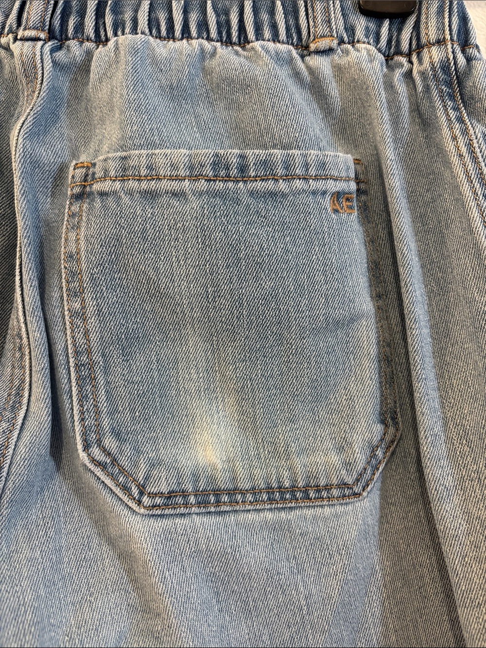 American Eagle Outfitters Light Blue Elastic Waist Jeans - Picture 5 of 9